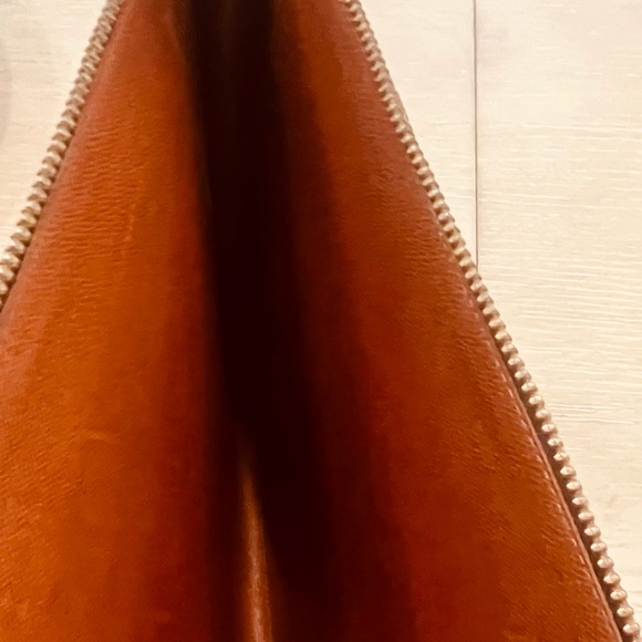 Vintage LV Zip up Portfolio barely used. Great condition - Picture 2 of 5